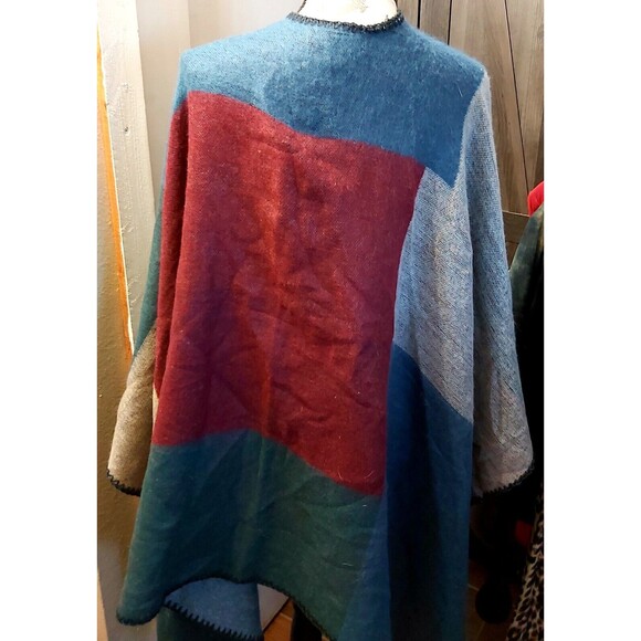 Saks Fifth Avenue Open Shawl Poncho Knit Gray Burgundy Blue One Size - Picture 3 of 4